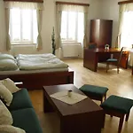 Hotel Mestsky Dorinka Hostinné
