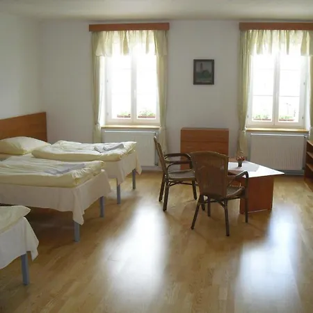 מלון Mestsky Dorinka 3*