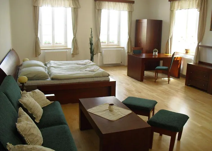 Hotel Mestsky Dorinka Hostinné