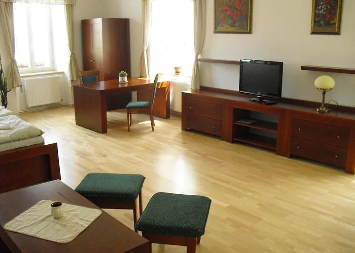 Mestsky Dorinka 3* Hostinné