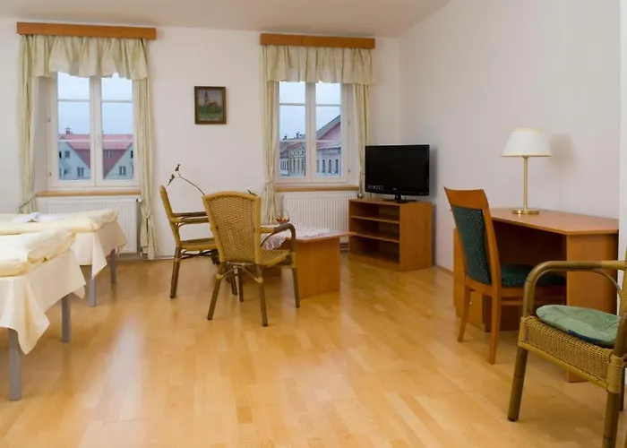 Mestsky Dorinka 3* Hostinné